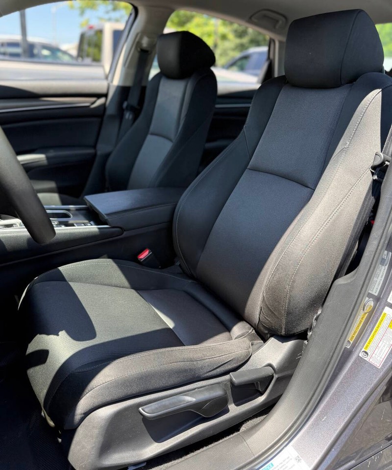 Honda Accord Hybrid Vehicle Full-screen Gallery Image 12
