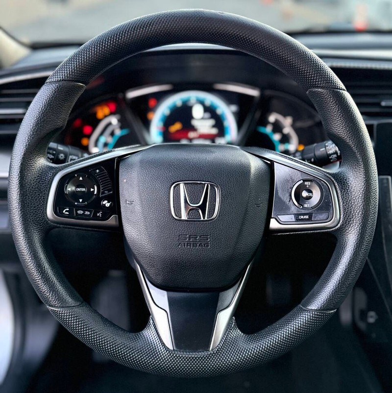 Honda Civic Hatchback Vehicle Full-screen Gallery Image 09