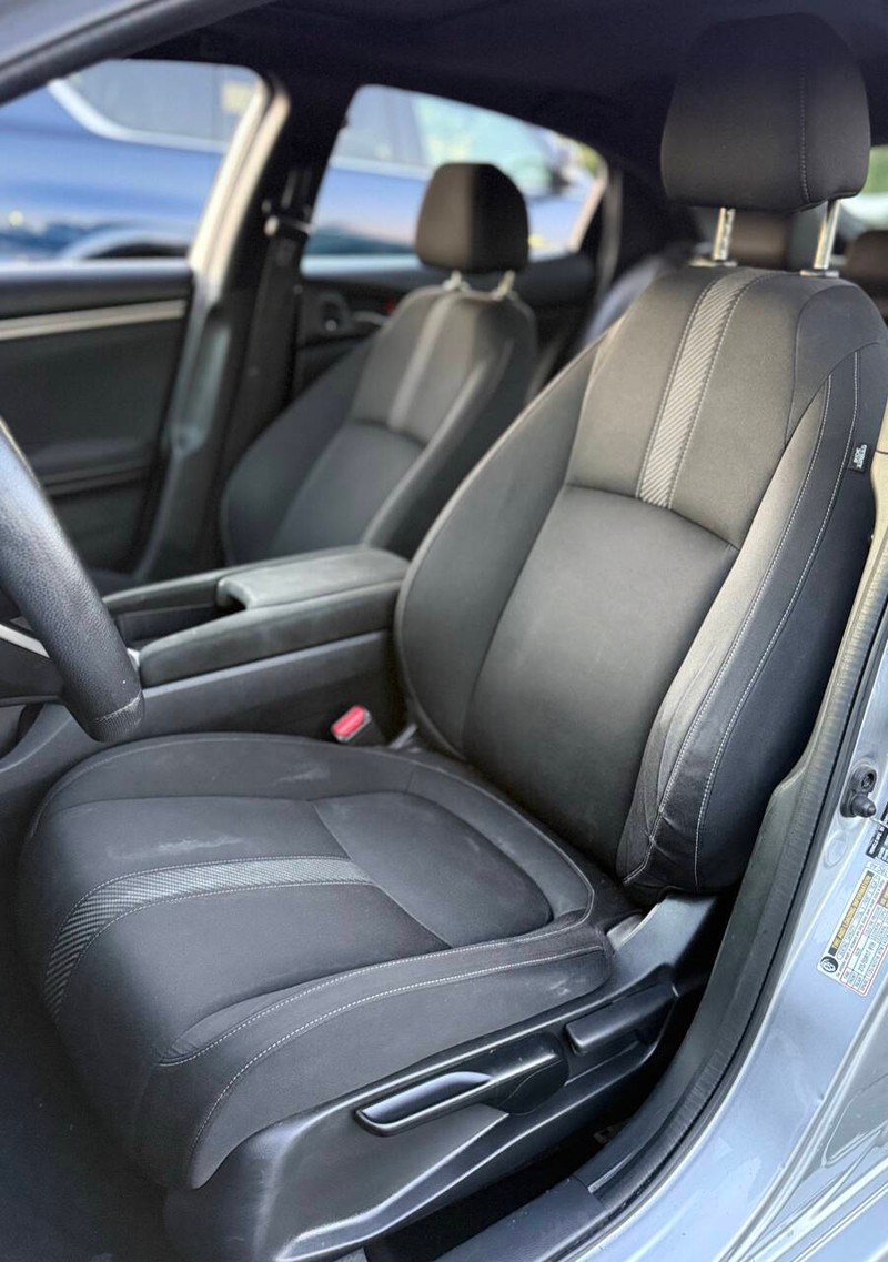 Honda Civic Hatchback Vehicle Full-screen Gallery Image 10