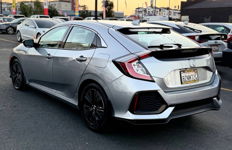 Honda Civic Hatchback Vehicle Full-screen Gallery Image 15