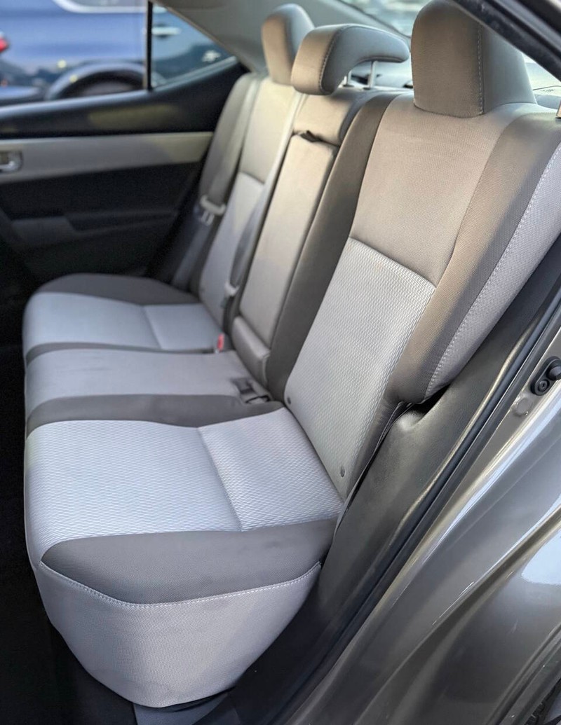 Toyota Corolla Vehicle Full-screen Gallery Image 17