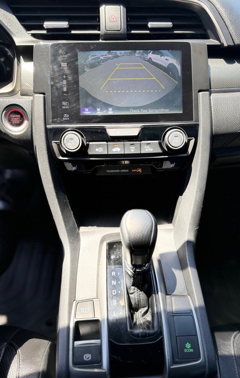 Honda Civic Hatchback Vehicle Full-screen Gallery Image 11