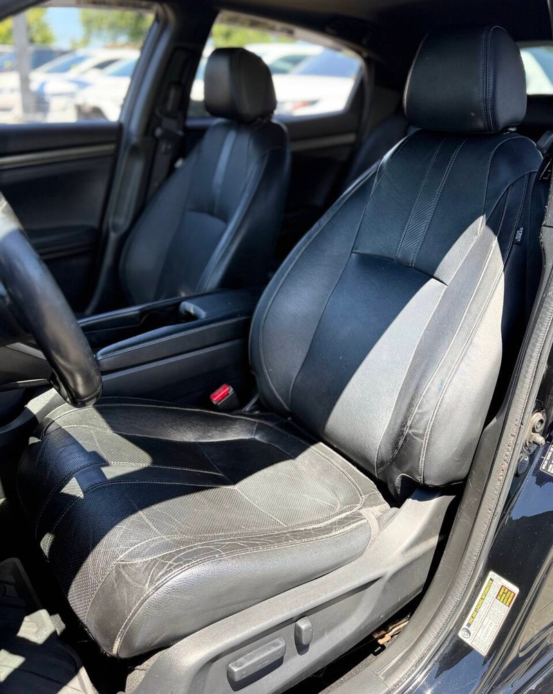Honda Civic Hatchback Vehicle Full-screen Gallery Image 13