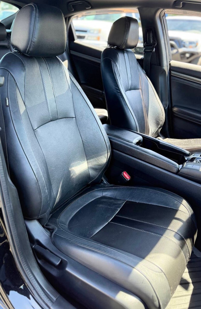 Honda Civic Hatchback Vehicle Full-screen Gallery Image 14