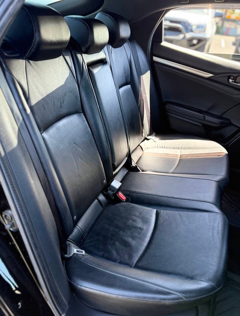Honda Civic Hatchback Vehicle Full-screen Gallery Image 16