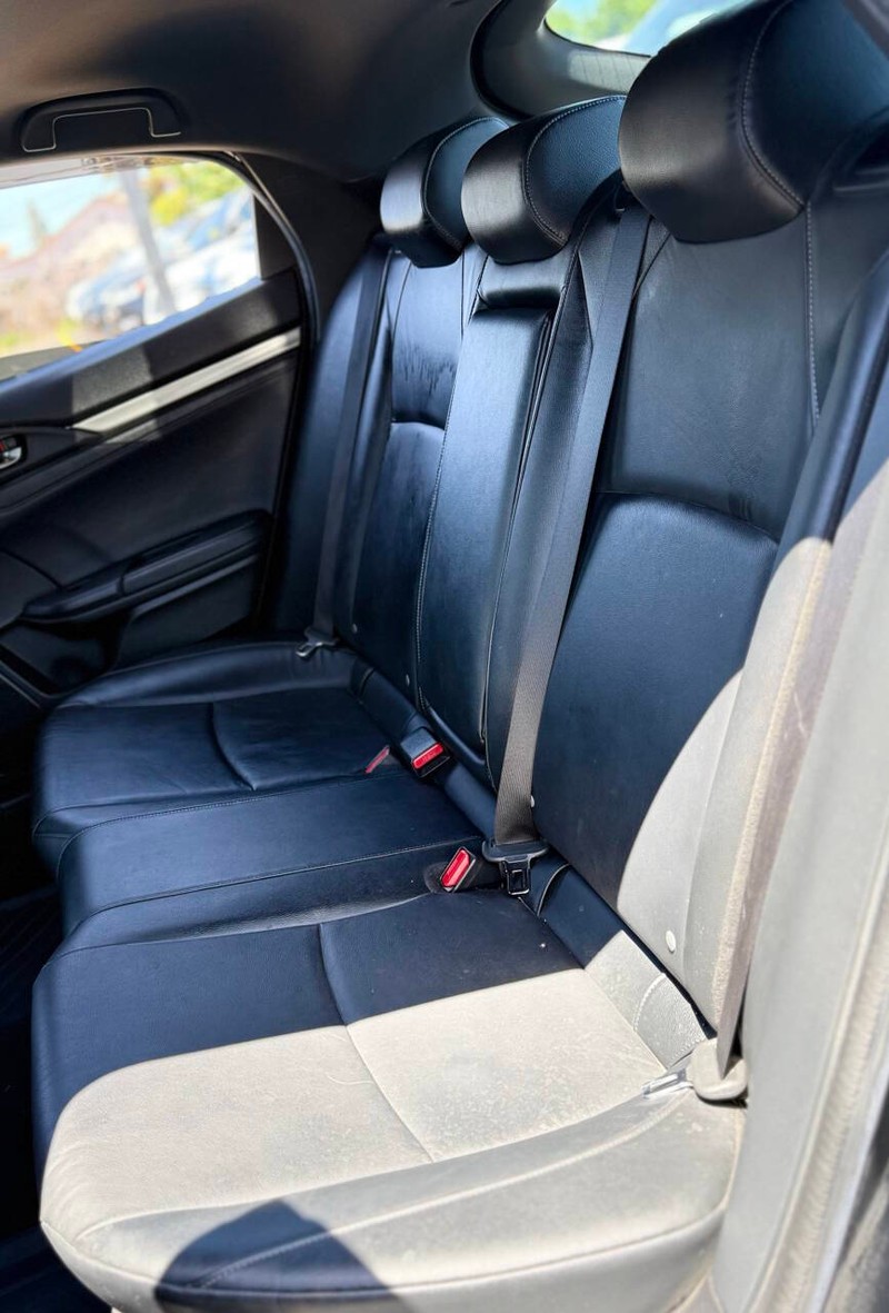 Honda Civic Hatchback Vehicle Full-screen Gallery Image 17