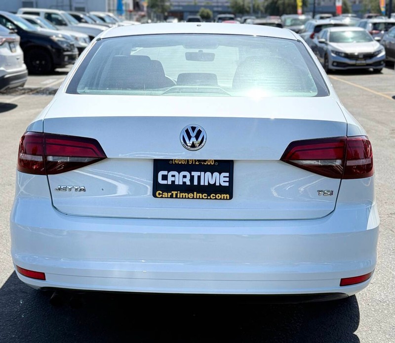 Volkswagen Jetta Vehicle Full-screen Gallery Image 07