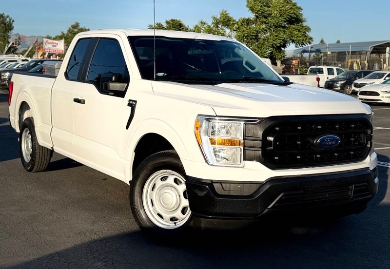 Ford F-150 Vehicle Full-screen Gallery Image 02