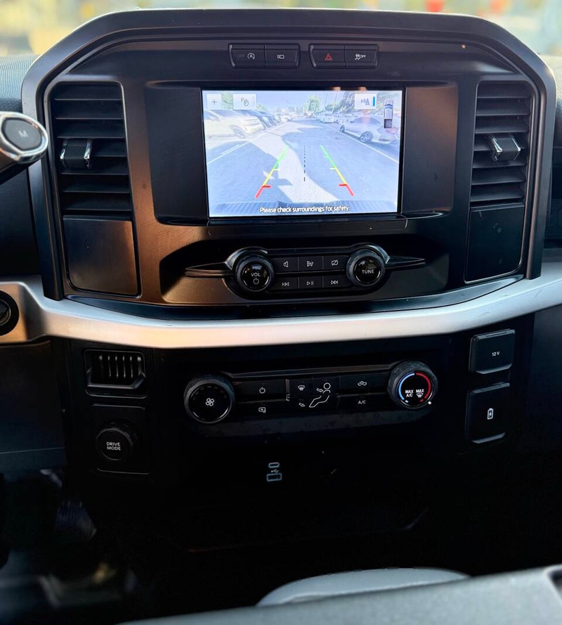 Ford F-150 Vehicle Full-screen Gallery Image 10