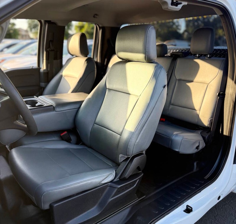 Ford F-150 Vehicle Full-screen Gallery Image 11
