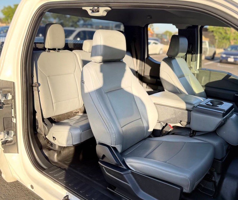 Ford F-150 Vehicle Full-screen Gallery Image 12