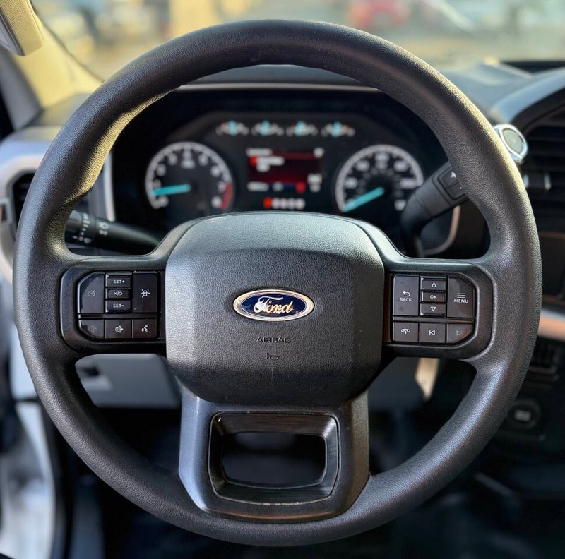 Ford F-150 Vehicle Full-screen Gallery Image 14