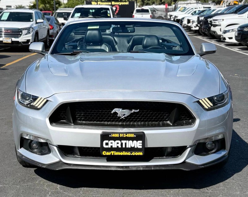 Ford Mustang Vehicle Full-screen Gallery Image 02