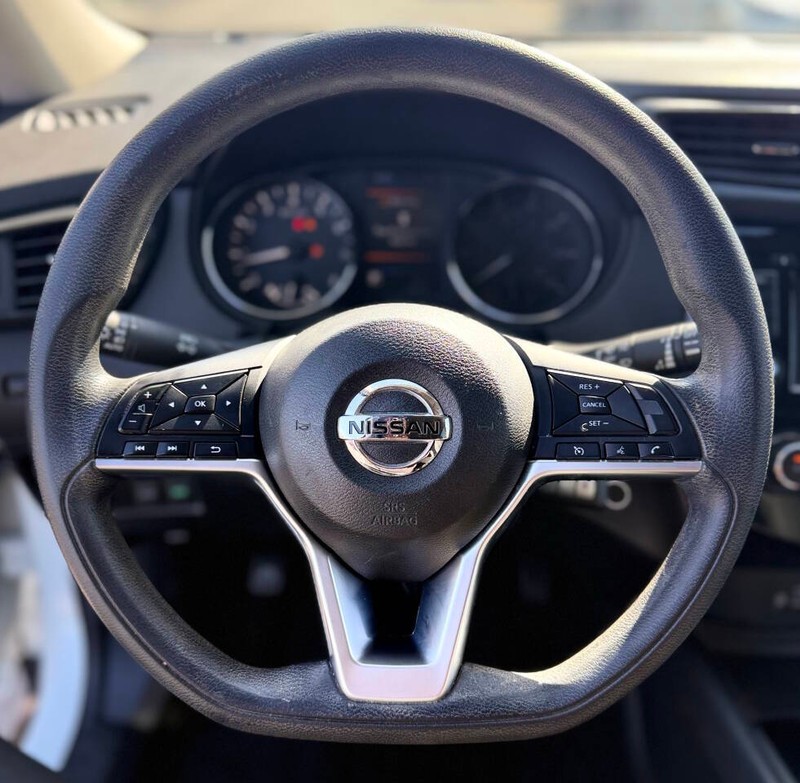 Nissan Rogue Vehicle Full-screen Gallery Image 10