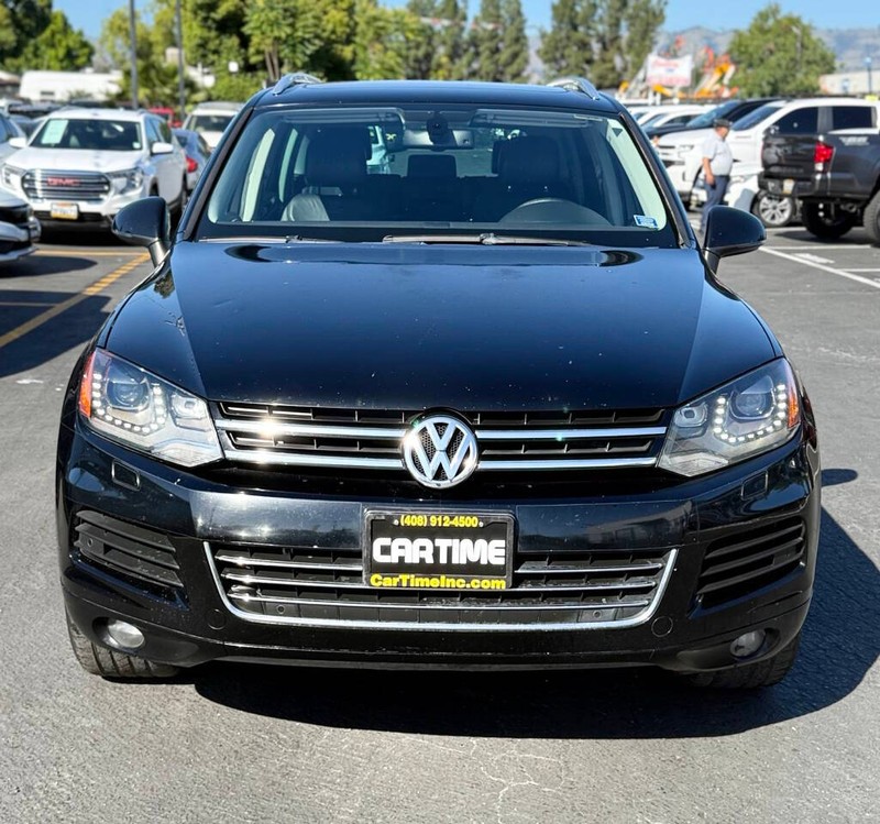 Volkswagen Touareg Vehicle Full-screen Gallery Image 02