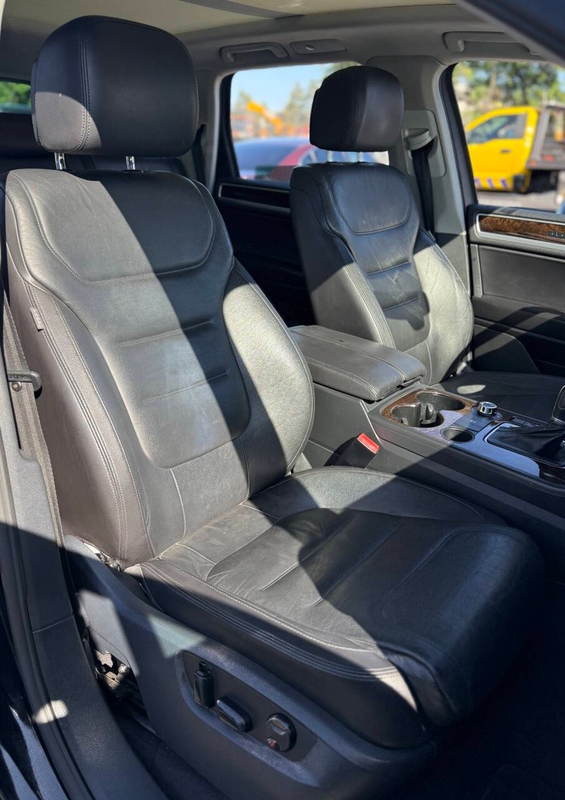 Volkswagen Touareg Vehicle Full-screen Gallery Image 14