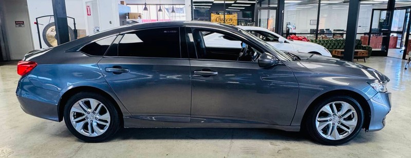 Honda Accord Sedan Vehicle Full-screen Gallery Image 05
