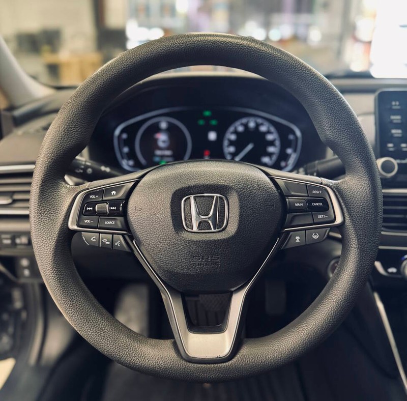 Honda Accord Sedan Vehicle Full-screen Gallery Image 09