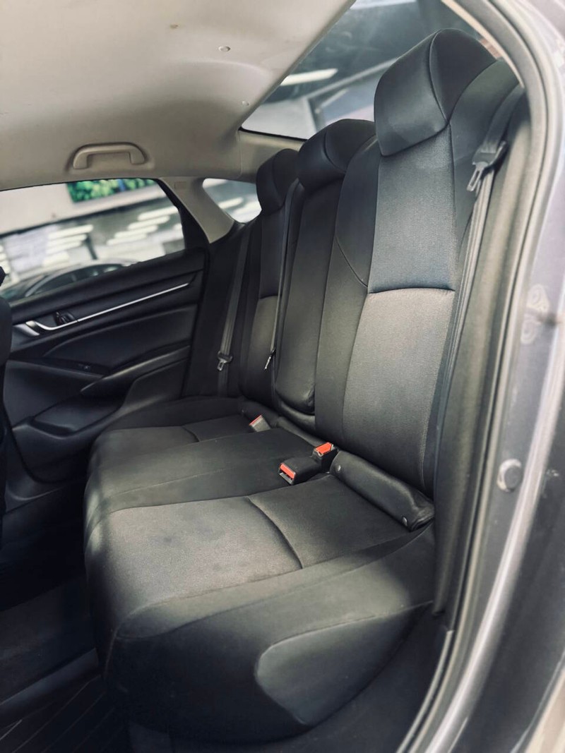 Honda Accord Sedan Vehicle Full-screen Gallery Image 15