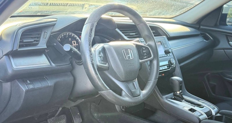 Honda Civic Sedan Vehicle Full-screen Gallery Image 09
