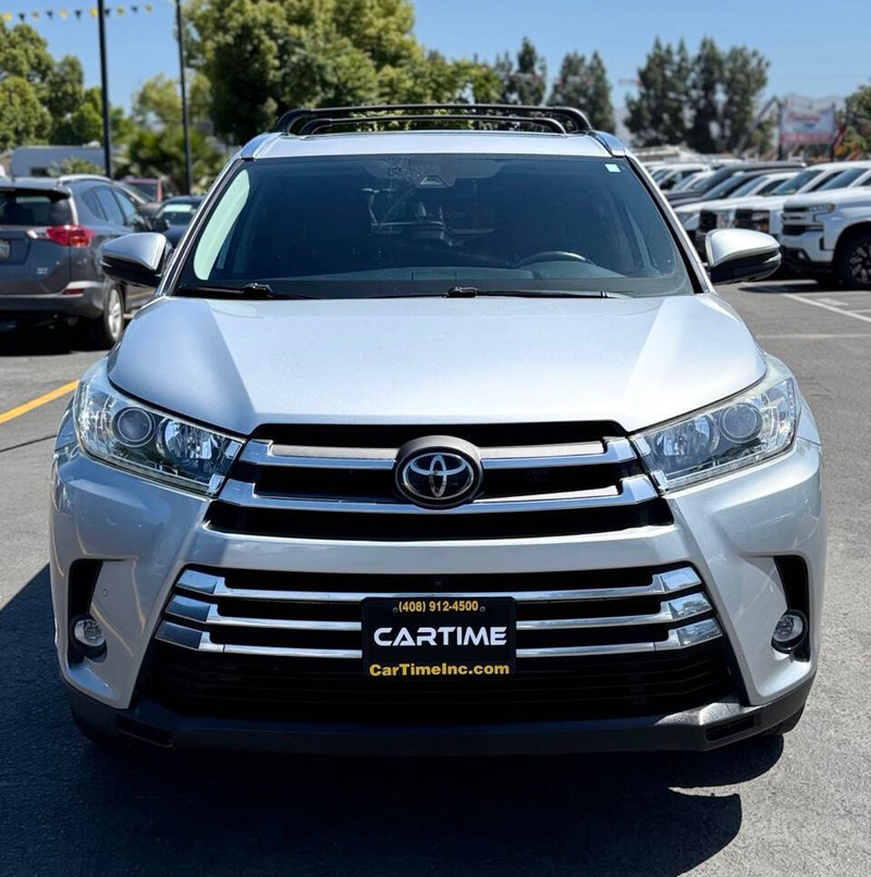 Toyota Highlander Vehicle Full-screen Gallery Image 02