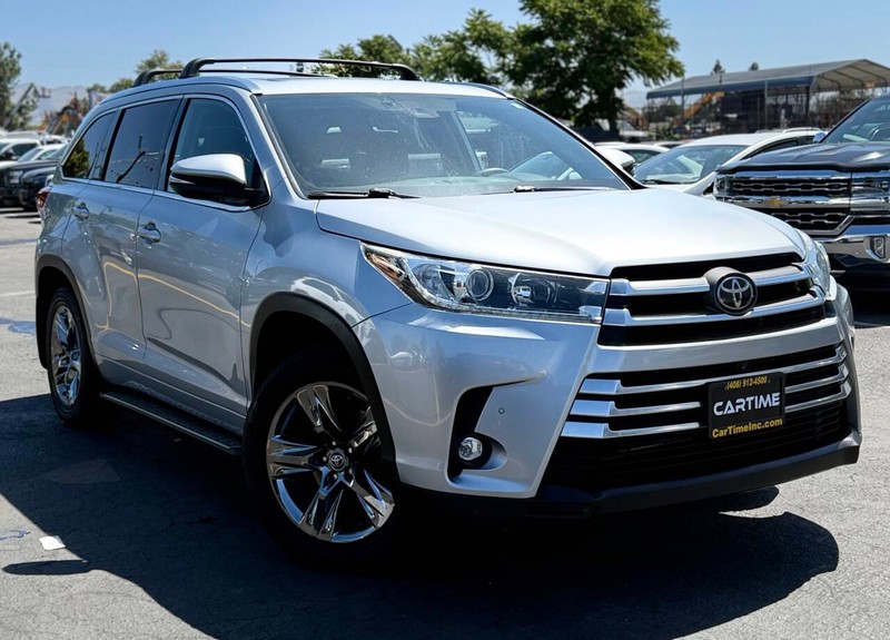 Toyota Highlander Vehicle Full-screen Gallery Image 03