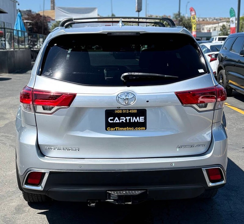 Toyota Highlander Vehicle Full-screen Gallery Image 07
