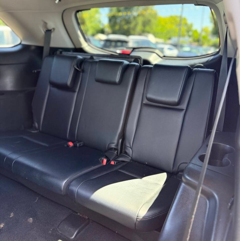 Toyota Highlander Vehicle Full-screen Gallery Image 19