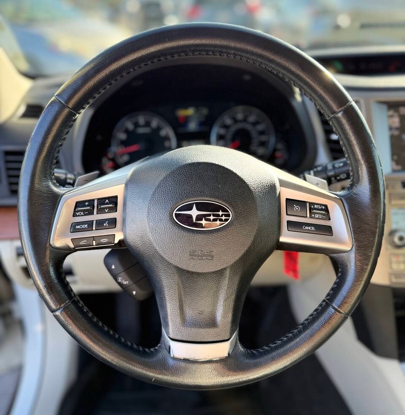 Subaru Outback Vehicle Full-screen Gallery Image 10