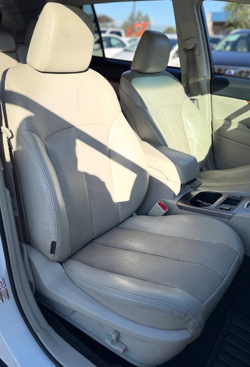 Subaru Outback Vehicle Full-screen Gallery Image 13