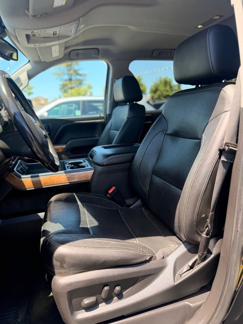 Chevrolet Silverado 1500 Vehicle Full-screen Gallery Image 13