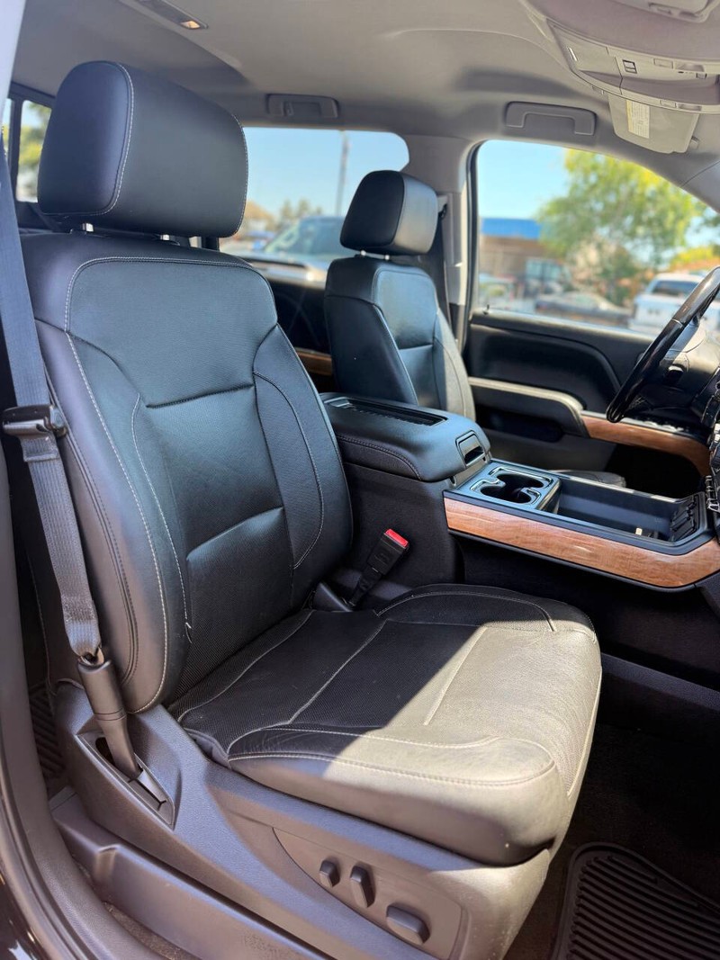 Chevrolet Silverado 1500 Vehicle Full-screen Gallery Image 14