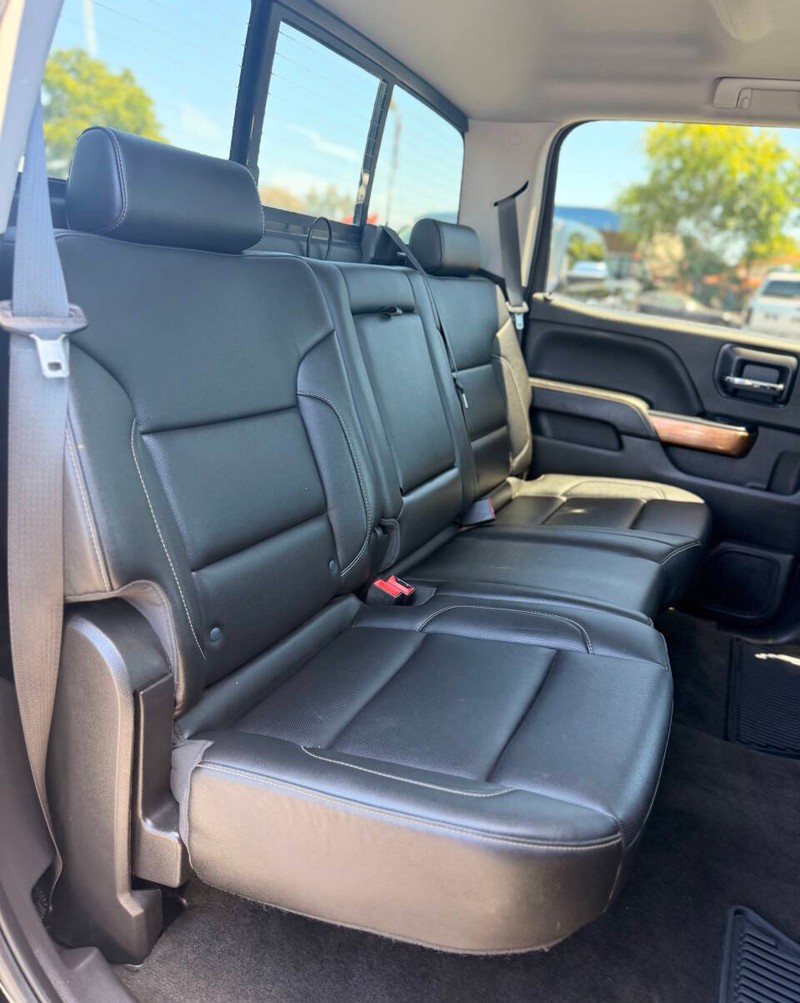 Chevrolet Silverado 1500 Vehicle Full-screen Gallery Image 16
