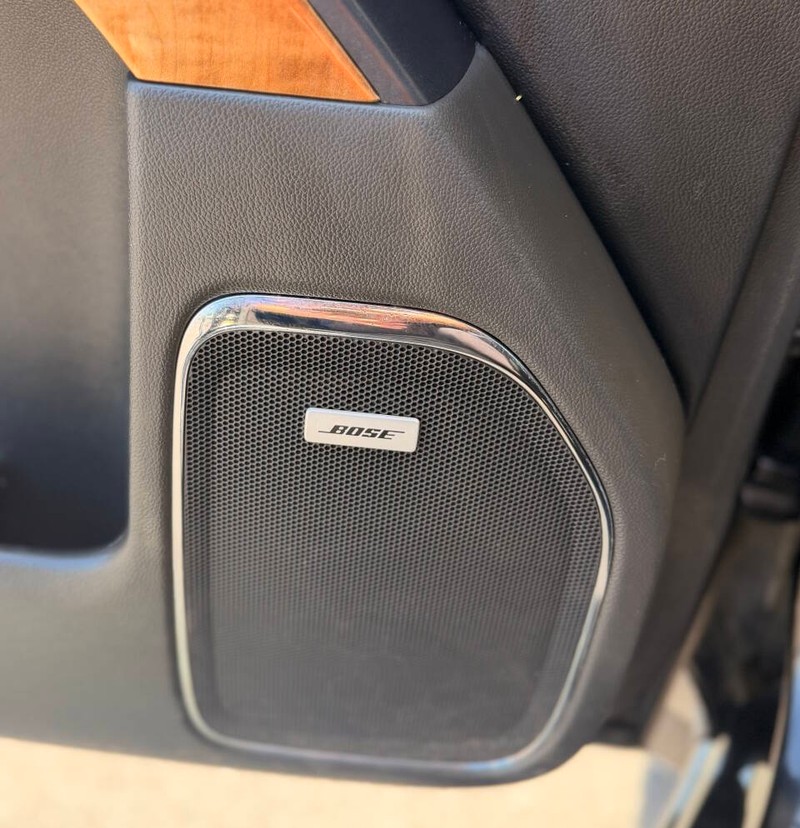 Chevrolet Silverado 1500 Vehicle Full-screen Gallery Image 19