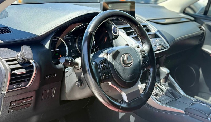 Lexus NX Vehicle Full-screen Gallery Image 09