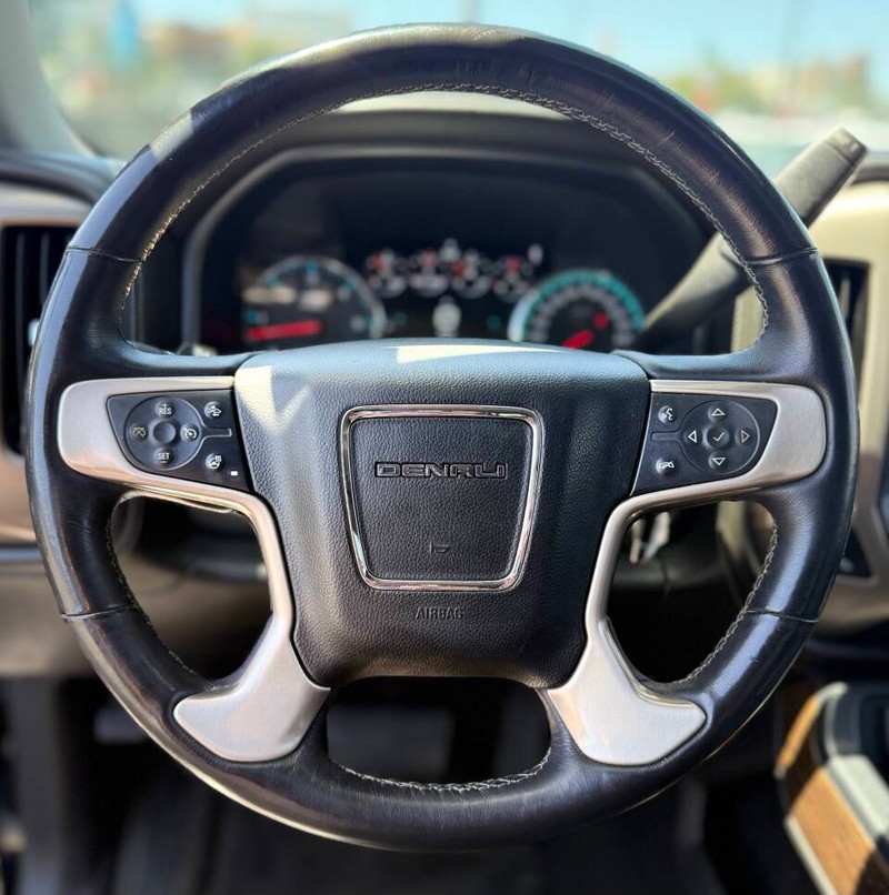 GMC Sierra 1500 Vehicle Full-screen Gallery Image 10