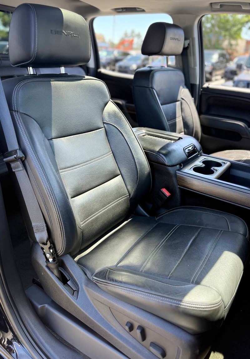 GMC Sierra 1500 Vehicle Full-screen Gallery Image 13