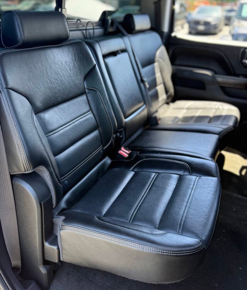 GMC Sierra 1500 Vehicle Full-screen Gallery Image 14