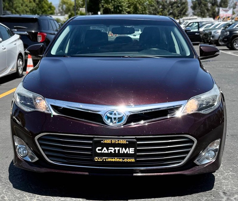 Toyota Avalon Hybrid Vehicle Full-screen Gallery Image 02