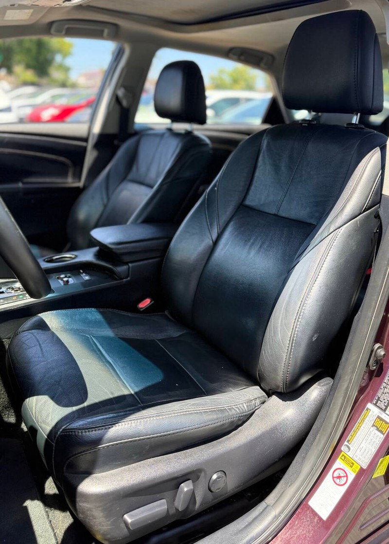 Toyota Avalon Hybrid Vehicle Full-screen Gallery Image 15