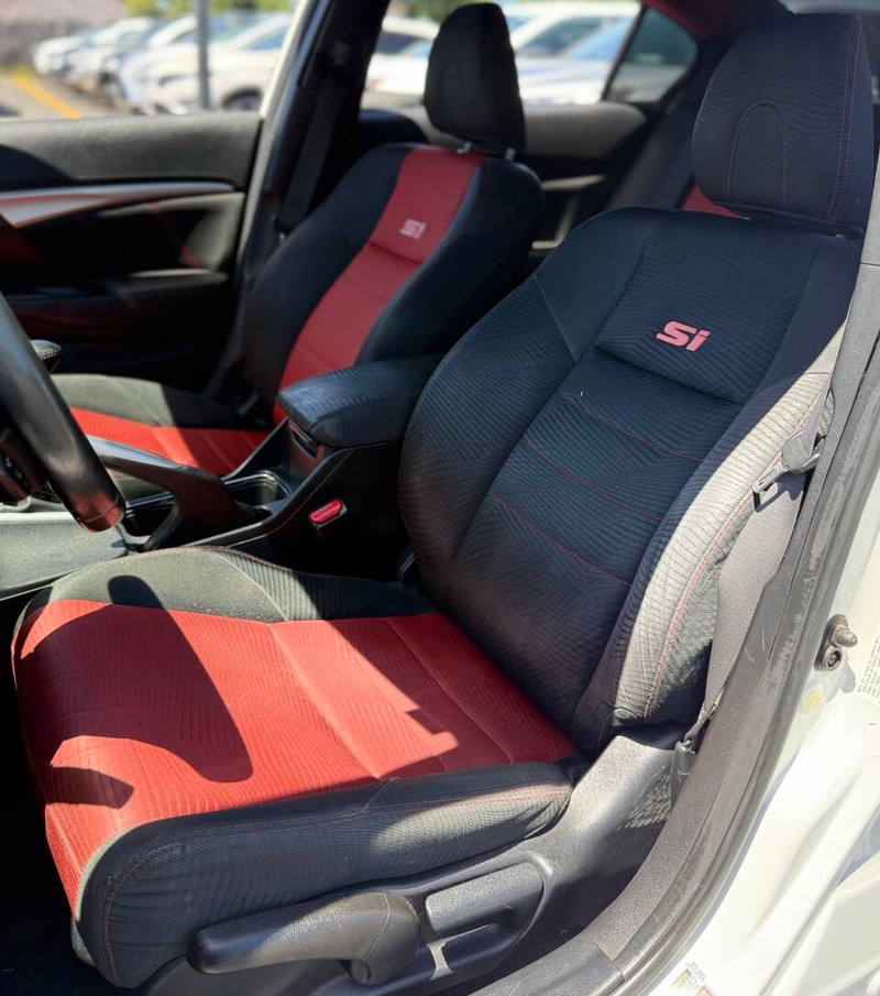 Honda Civic Sedan Vehicle Full-screen Gallery Image 12