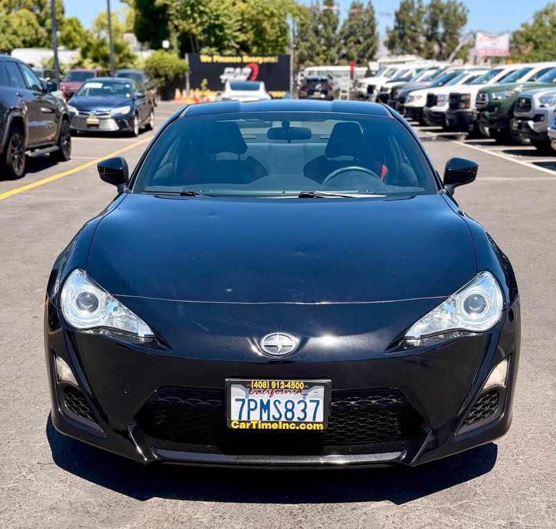 Scion FR-S Vehicle Full-screen Gallery Image 02