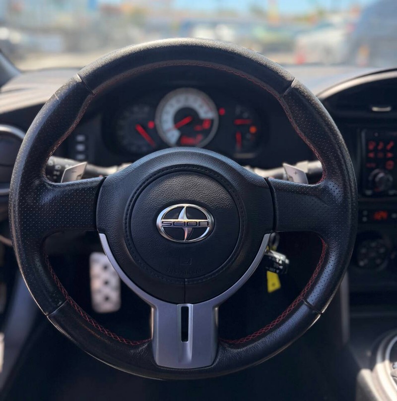 Scion FR-S Vehicle Full-screen Gallery Image 09