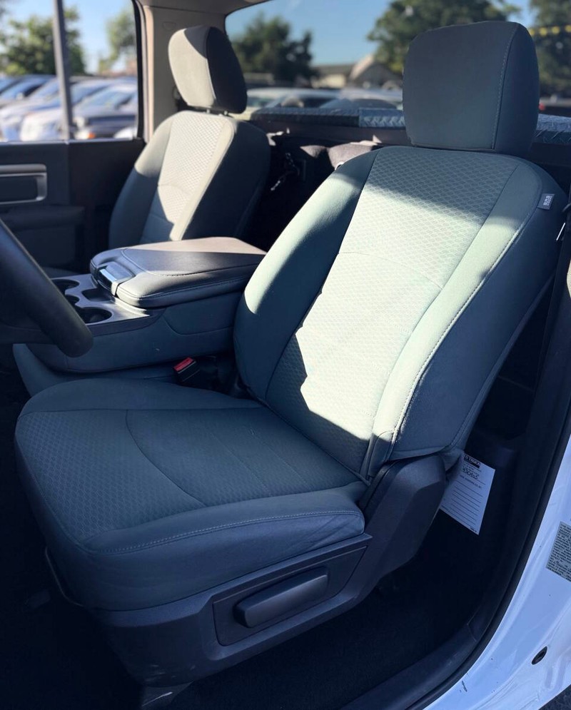 Ram 1500 Vehicle Full-screen Gallery Image 12