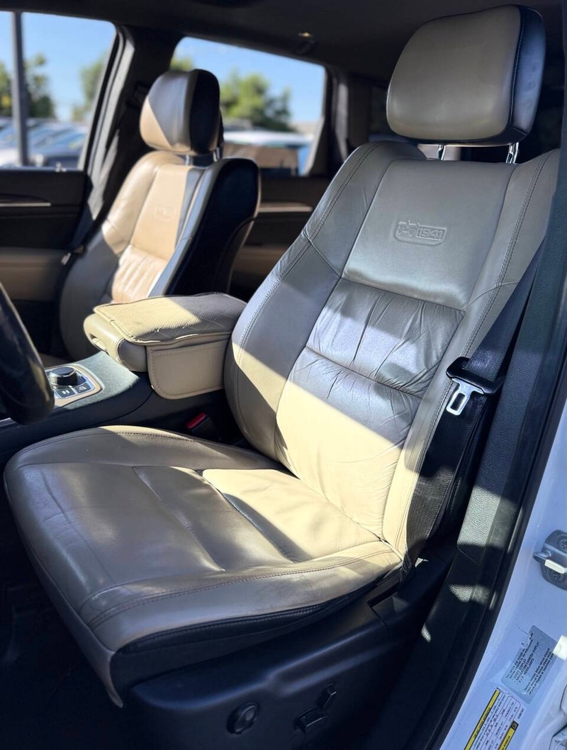 Jeep Grand Cherokee Vehicle Full-screen Gallery Image 14