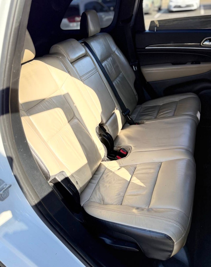 Jeep Grand Cherokee Vehicle Full-screen Gallery Image 15