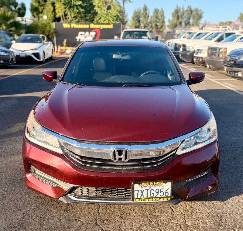 Honda Accord Sedan Vehicle Full-screen Gallery Image 04