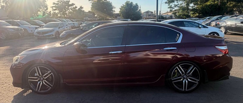 Honda Accord Sedan Vehicle Full-screen Gallery Image 05