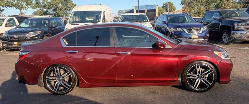 Honda Accord Sedan Vehicle Full-screen Gallery Image 07