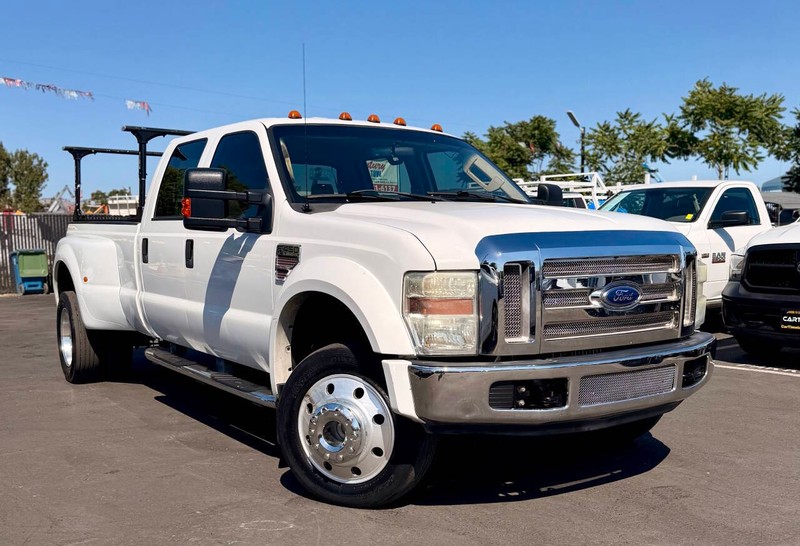 Ford Super Duty F-450 DRW Vehicle Full-screen Gallery Image 02